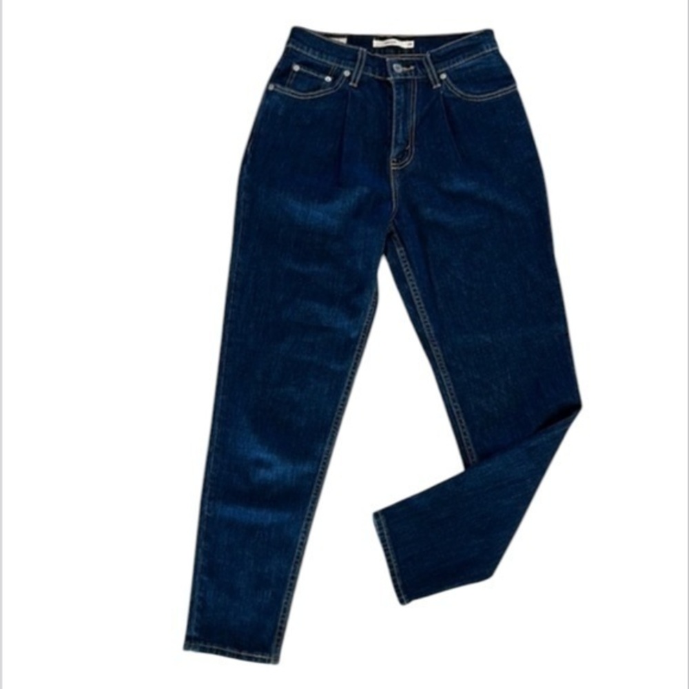 Levi’s premium Italian denim MOM jeans size 25